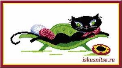 Кошечка на диване