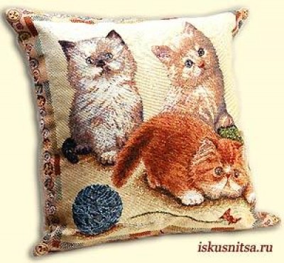Готовая наволочка для подушки (с вшитой молнией и обратной стороной)  Персидские котята