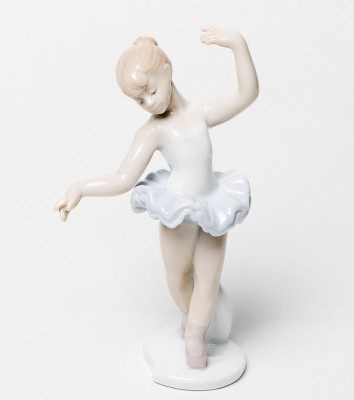Фарфоровая  Статуэтка  Балерина (коллекции JP)