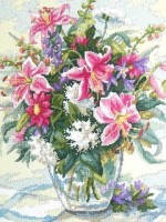 Готовая вышитая картина, оформленная в багет с двойным паспарту: Восхитительное цветение /M_2499