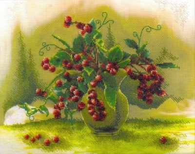 Гроздья алых  ягод
