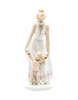 Фарфоровая  Статуэтка Девушка с ребенком (коллекции JP) /JP-15-22