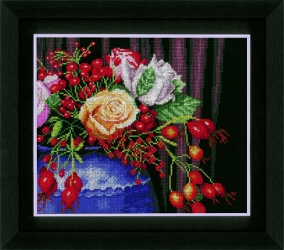 Набор для вышивания Rose Hip Bouquet (канва)