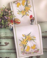 Набор для вышивания Нарциссы и цыплята (Daffodil And Chicken`s Runner) /9240-02112