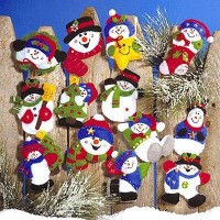 Набор для изготовления 13 рождественских игрушек Снеговики (Snow ornaments kit) из фетра Снеговики