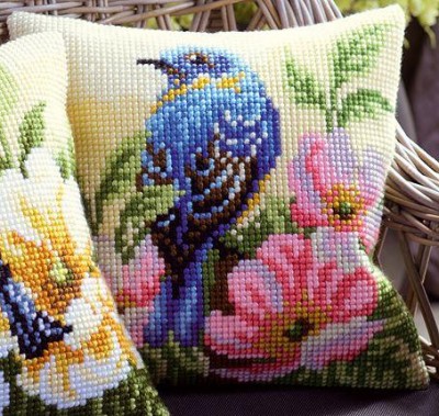Набор для вышивания подушки Птица в цветах шиповника