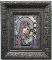 Вышитая картина хрустальными бусинами и настоящими камнями  икона Казанская Божия Матерь /M7701
