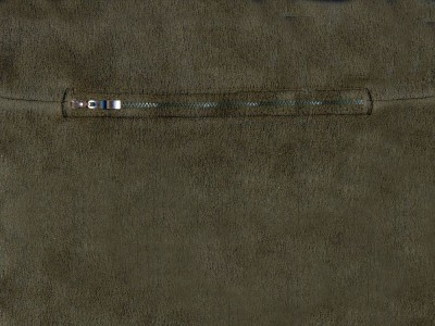 Обратная сторона наволочки на молнии из польской ткани Polar (темный хаки) 45х45 см. Состыкованная по молнии