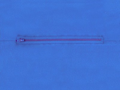Обратная сторона наволочки на молнии из польской ткани Polar (Голубой берет) 45х45 см. Состыкованная по молнии