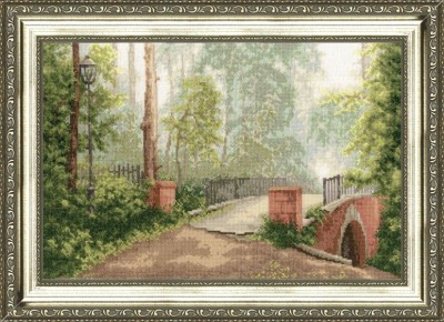 Мост в старом парке