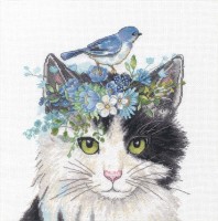 Кошка в цветочной короне