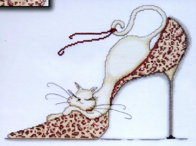 Котенок в леопардовой туфельке